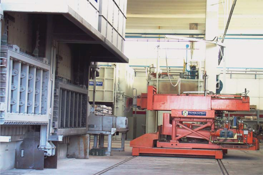 Charge and skimming machine for melting furnaces